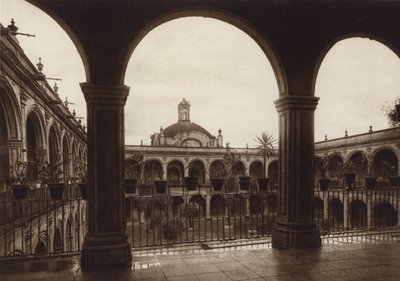 Mexico: Hoofdstad Mejico, Colegio de las Vizcainas (z/w foto) door Hugo Brehme