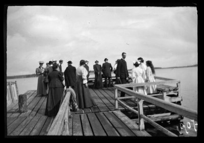 Wachten op een stoomboot door Hugo Simberg