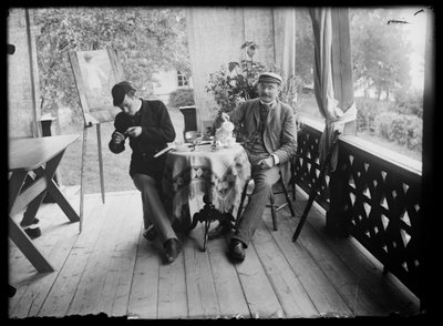 Hugo en Julius Simberg op de veranda van Niemenlautlawa door Hugo Simberg