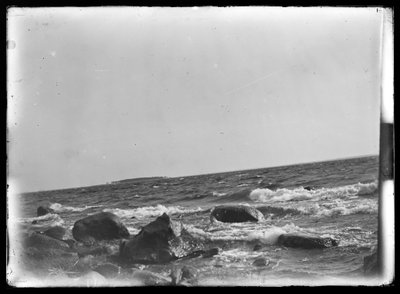 Zeegezicht vanuit Selkäranta, Mensi eiland in de verte door Hugo Simberg