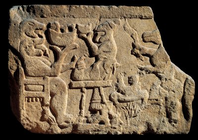 Iberische kunst: laag reliëf dat een mythologische banketscène voorstelt waar een god van de onderwereld twee hoofden heeft met zijn mond open voor een offeraltaar. Rond 500 v.Chr. afkomstig uit het graf van Pozo Moro, Spanje. Madrid, Museo Arqueologico Na door Iberian