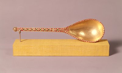 Een ceremoniële lepel bezet met robijnen, smaragden en een diamant, Mughal door Indian School