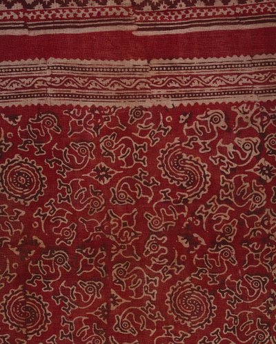Blokgedrukte textiel voor exporthandel met ganzen, lotusknop en rozetpatroon, Indiaas, ca.1500 (detail) door Indian School
