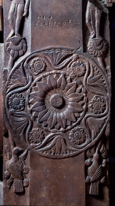 Boeddhisme: medaillon versierd met bloemmotieven - detail van de stupa van Bharhut - Laag reliëf van zwart steen, 2e eeuw v.Chr. - Kolkata, Indian Museum door Indian School