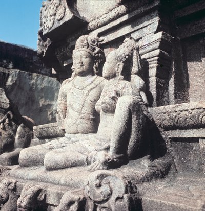 Gesneden figuren van Shiva en Parvati, ca. 800 AD door Indian School