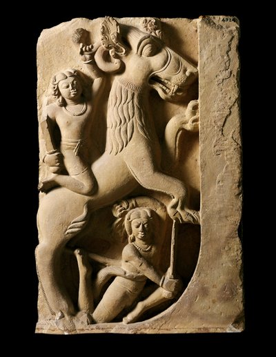 Indiase kunst: Griffioen met twee krijgers. Gupta-dynastie (320-600 na Christus) Uit Saranath. door Indian School