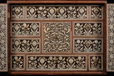 Mughal kabinet, Gujarat of Sindh, West-India door Indian School