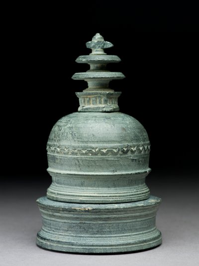 Relikwie in de vorm van een stupa door Indian School