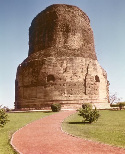 De Dhamekh stupa, ca. 500 AD door Indian School