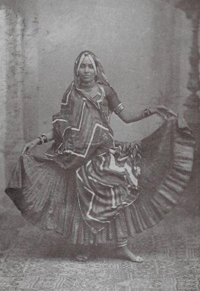 Bombay / Mumbai: Indiase rokdans (z/w foto) door Indian photographer