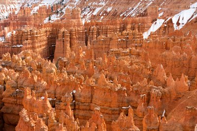 Hoodoos - torenspitsen gecreëerd door erosie - in Bryce Canyon National Park in Utah, 2019 door Ira Block