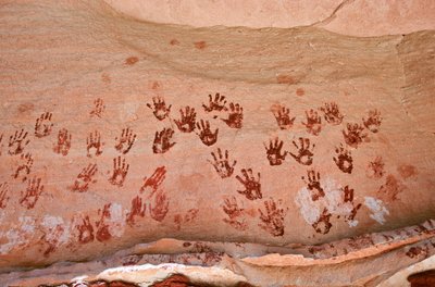 Rotstekeningen van de Anasazi en andere pueblo-bewonende vroege bewoners van de Four Corners door Ira Block