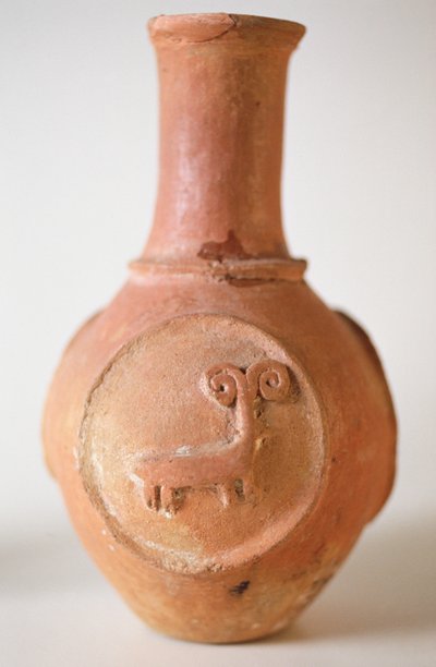 Pot met een reliëf van een ram, uit Siyah-kuh, Iran door Iranian School