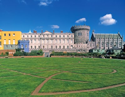 Dublin Castle, uitzicht vanuit de tuinen door Irish School