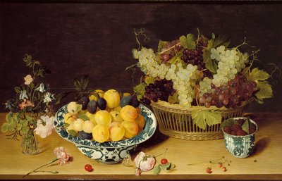 Stilleven van fruit en bloemen, ca. 1620-1640 door Isaak Soreau