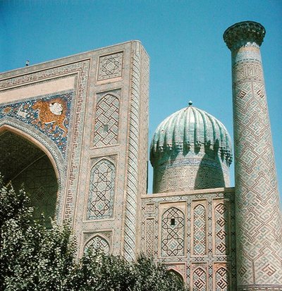 Gevel van de Shirdar Madrasa, Timuridische periode, Rigestanplein, ca. 1619-35 door Islamic School