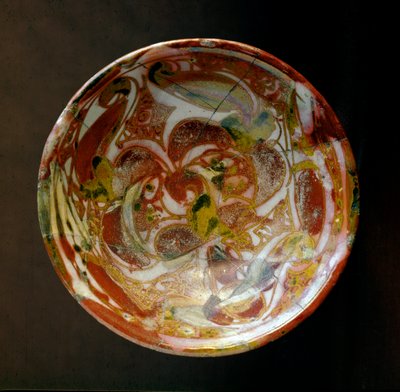 Islamitische kunst: kleine keramische kom met plantaardige decoraties. Uit Irak. 9e eeuw na Chr. Dim. 13,8 cm Parijs, Musee du Louvre door Islamic School
