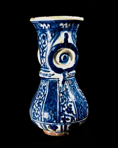 Islamitische kunst van de Mamelukken: keramiek met een blauwe achtergrond door Islamic School