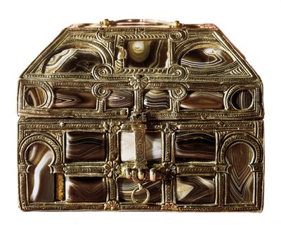 Mozarabische kunst: agaten doos van hout, agaat en zilver. 11e eeuw. Uit de Real Colegiata van San Isidoro. Leon. Archeologisch Museum van Madrid, Spanje door Islamic School