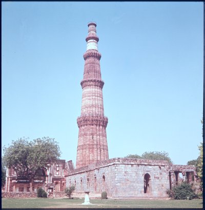 Qutab Minar, gebouwd 1193-1230 door Islamic School