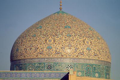 De koepel van de Masjid-i-Sheikh Lutfallah, gebouwd 1602-19 door Shah Abbas I door Islamic School