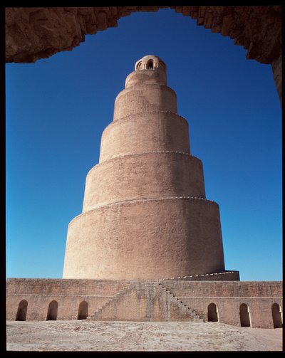 Zicht op de Grote Moskee en zijn minaret, de Malwiya-toren, 847-852 door Islamic School