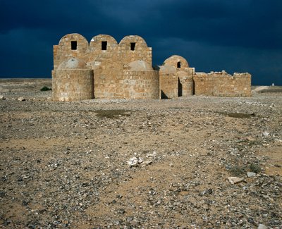 Uitzicht op Qasr Amra, woestijnkastelen (711-715) door Islamic School