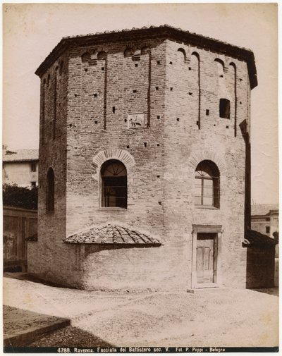 Doopkapel van Neon of Orthodoxe Doopkapel, Ravenna, Emilia-Romagna, Italië, foto door Pietro Poppi, Bologna, ca. 1900 door Italian Photographer