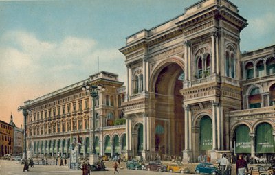 Milano / Milaan: Piazza del Duomo, ingang Galleria (kleurenfoto) door Italian Photographer