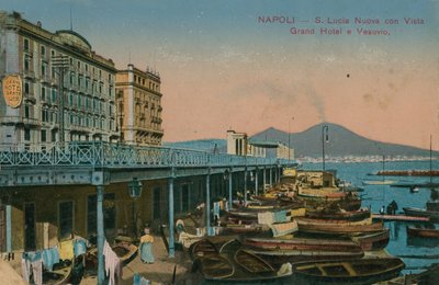 Napels - uitzicht op het Grand Hotel Santa Lucia en de Vesuvius door Italian Photographer
