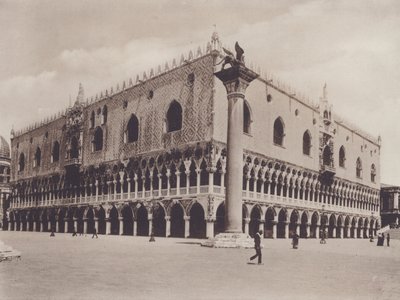 Palazzo Ducale door Italian Photographer
