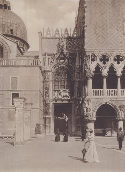 Porta Della Carta door Italian Photographer