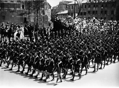 Rome. Balilla parade op Via dell