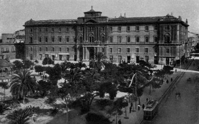 Taranto, Palazzo degli Uffici door Italian Photographer