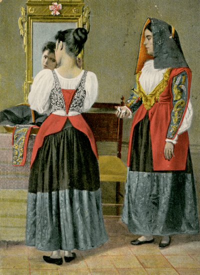 Twee vrouwen in traditionele kostuums, Sennori, Sardinië, Italië, foto door G Dessi, Cagliari door Italian Photographer