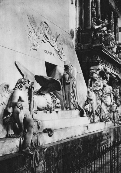 Venetië, Monument voor Canova (zw/w foto) door Italian Photographer