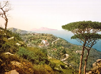 Uitzicht op Vesuvius over de Baai van Napels, 1890-1900 door Italian Photographer