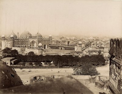 Uitzicht op de stad Agra en de Moti-moskee (Agra Fort), ca. 1890 (zilveren gelatin afdruk) door Italian Photographer