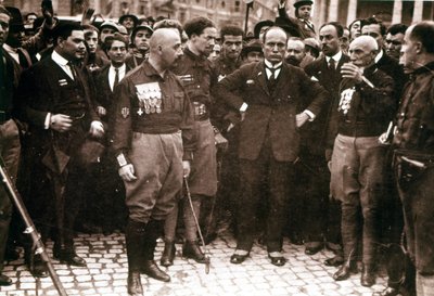 Mars op Rome, Mussolini en zwarthemden in 1922. door Italian Photographer