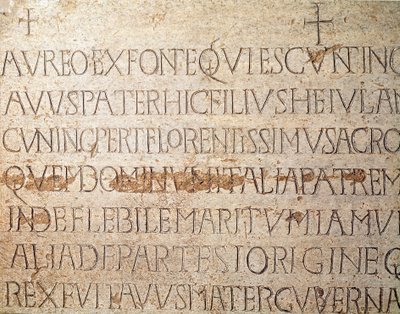 Archeologie van de Middeleeuwen. Barbarenkunst van Lombardije: grafsteen van de Lombardische koning Cunipert, bekend als de Vrome (Cuniperto, 678-700). Lombardische kunst. Pavia, Civiek Museum, Archeologische Sectie door Italian School