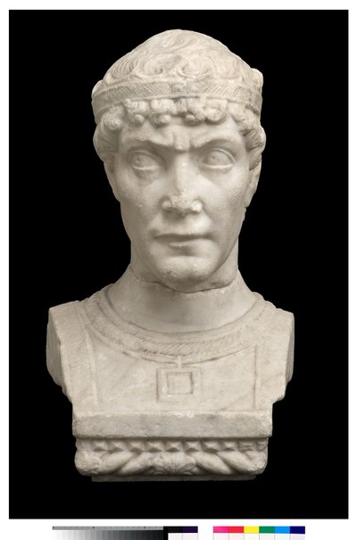 Borstbeeld van een man met kroon door Italian School