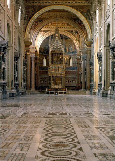 Gotische kunst: uitzicht op het pauselijke altaar boven het tabernakel gemaakt door Giovanni di Stefano rond 1367 door Italian School
