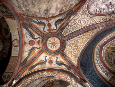 Interieur van de kapel van Sint Gregorius versierd met fresco