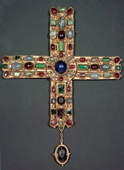 Lombardische kunst: Gouden kruis en stenen van Berengario (Berenger) (850-924) koning van Italië en keizer van het Heilige Rijk. 9e eeuw Monza, Museum van de Kathedraal door Italian School