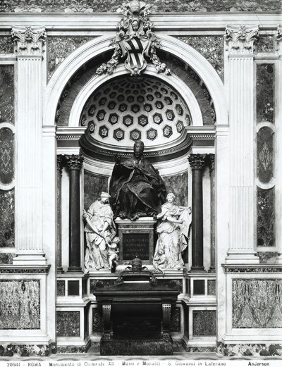 Monument voor paus Clemens XII met porfieren urn en zuilen uit het Pantheon, tussen Gematigdheid (L.) en Voorzichtigheid (R.) in Corsini-kapel door Italian School