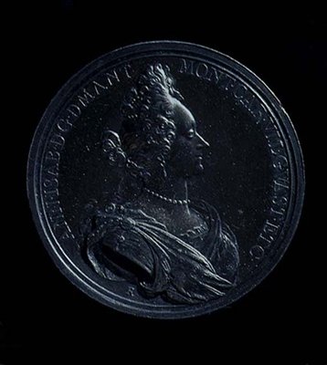 Voorzijde van een portretmedaille van Anna Isabella van Mantua, geslagen in 1698 door Italian School