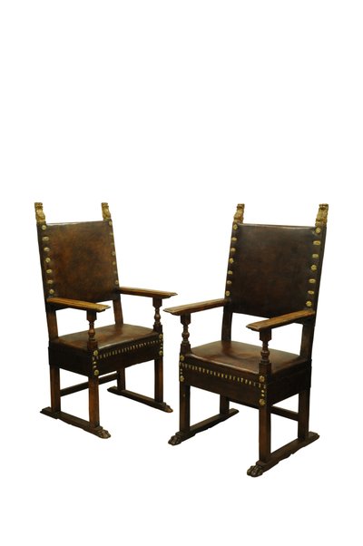 Paar walnoten lederen troonstoelen, Italië ca. 1660 door Italian School