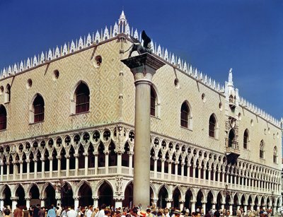 Palazzo Ducale, begonnen c.1340 door Italian School
