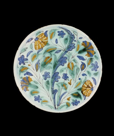 Bord imiterend Turks (Iznik) aardewerk door Italian School