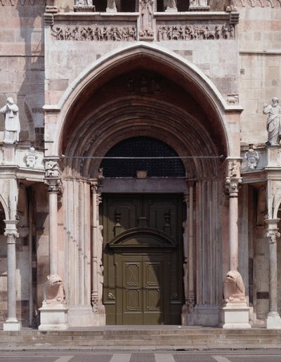 Protiro van de kathedraal, eind 13e-begin 14e eeuw door Italian School